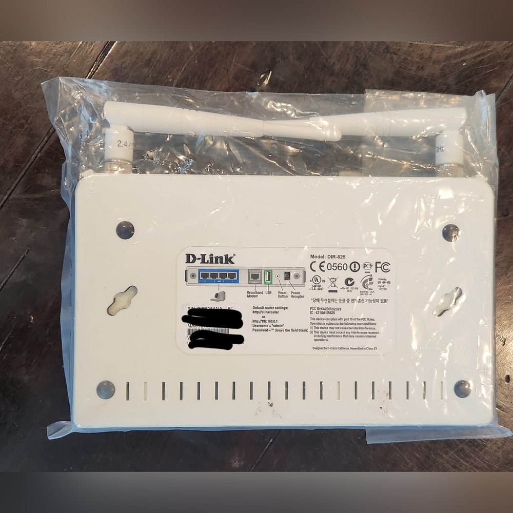 D-Link White Wireless Router DIR-825 - Picture 5 of 6
